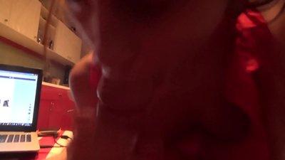 Сургуулийн охин гэрт хэн ч байхгүй байхад ахынхаа хөхийг хөхөж байна